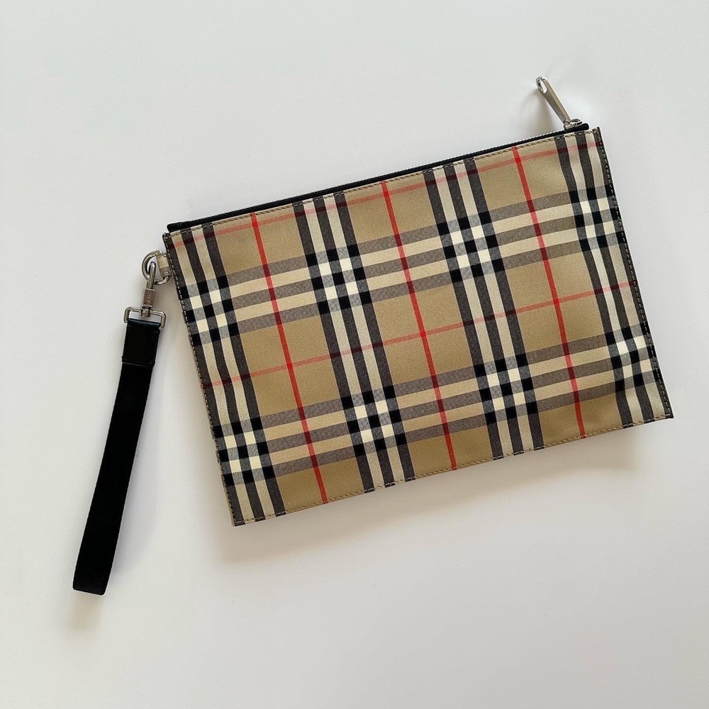 ❌SOLD❌ Burberry Vintage Check Pouch